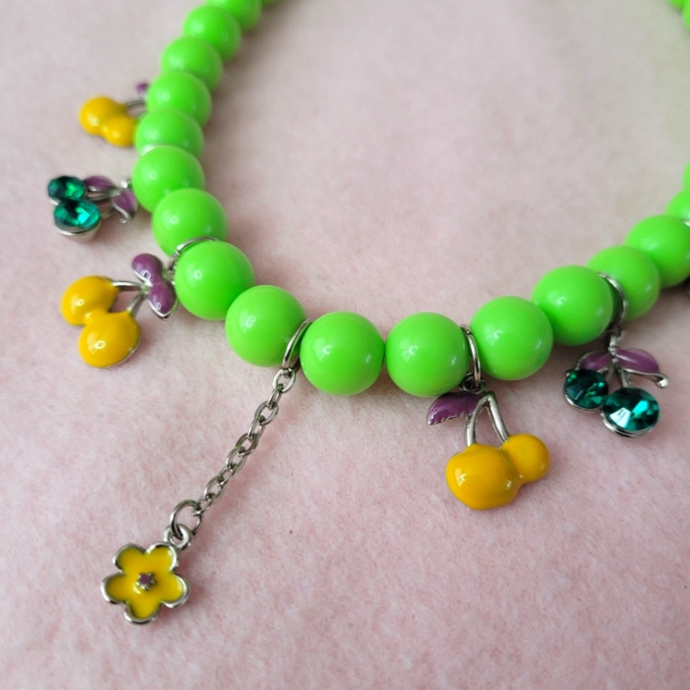 Women Green Bead Necklace with Charm Size OS